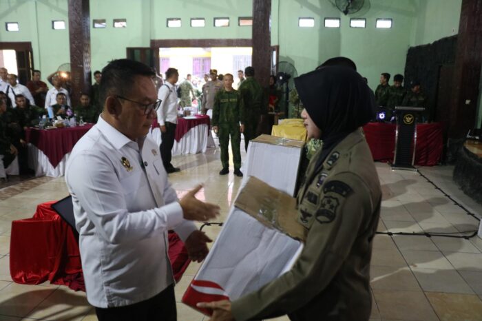 Kunjungi Timika, Menko Polkam Minta Aparat Kedepankan Pendekatan Humanis