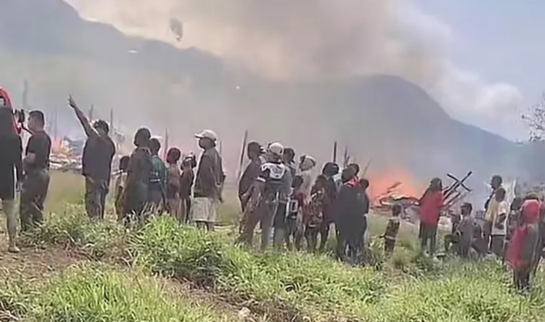 Diduga Korsleting Listrik, Tujuh Kios di Pasar Kota Baru Puncak Jaya Ludes Terbakar