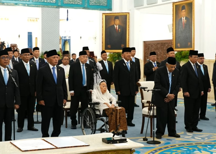 Syahganda Nainggolan Resmi Dilantik Jadi Kepala Bakom RI